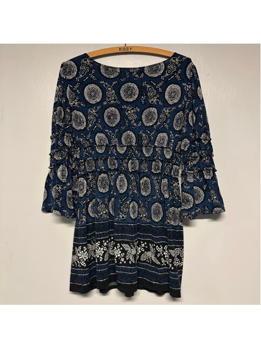 Max Studio Blue White Floral Tunic Top Size Medium cinched waist Bell sleeve - Picture 8 of 10